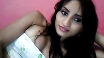 Lahori girl exposing her naked pussy on a webcam.