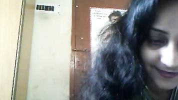 Doctor remya masturbating with her dildo on live webcam show fucking herself and moaning in pleasure.