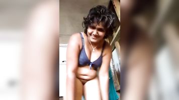 Amateur Saleshni bhabhi dressing up after shower drying her hot body first and than wearing blue bra and panty and filmed using her mobile cam. video2porn2