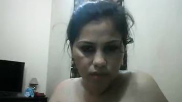 Nasik housewife Mahi Singh starts pumping her mans dick while he fingers her cunt vigorously and she then starts sucking his cock giving.