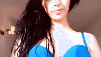 I always like to dance and shake my booty!I like to dress very erotic and to seduce you to discover all of me. video2porn2