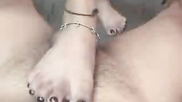 Bored Indian wife giving her man a blowjob while she is having her periods and not in mood to give him any thing