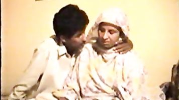 Real sindhi couple from Pakistani small town Nawabshah exposed online.