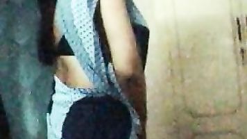 Aunty In Sleeveless Saree.