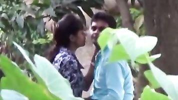 22 she want lips lock wowo beautiful kissing