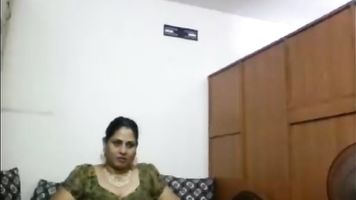 Webcam Aunty Changing
