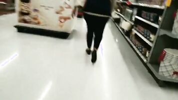 Huge butt Tamil Walmart employee