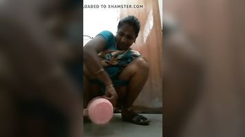 Tamil Aunty Sexy Pissing