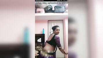 Topheavy pooja bhabhi seductive dance