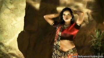 Desi HOUSEWIFE Gorgeous Is Awesome When She Dances