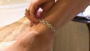 Indian Bhabhi full nude shower vid showing her Indian Choot , Boobs and Huge Butt