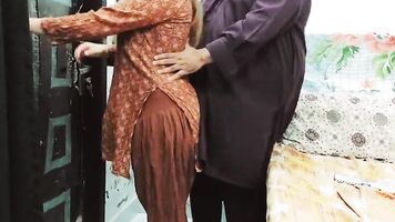 Pakistani Mature Secret Sex With Neighbour With Clear Hindi Audio