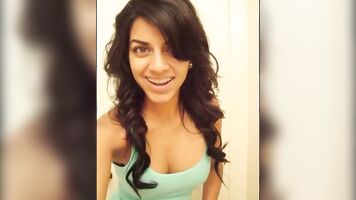 Desi amateur loves to show all.MP4