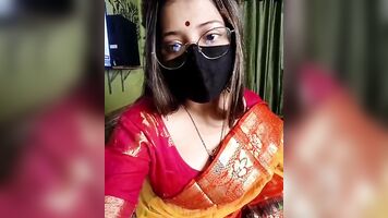 Lisa bhabi ne apni Nude dance or vagina open kari