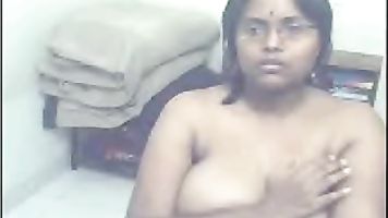 Maya aunty from Ahmedabad captured live on webcam getting naked showing her assets.